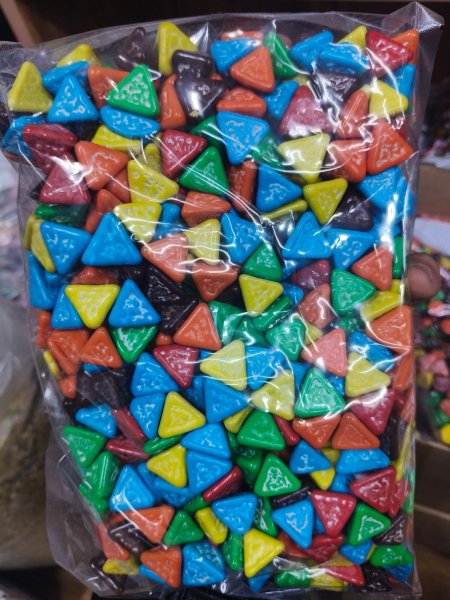 شوكولاته سمارتز حجار صغيره شكل المثلث